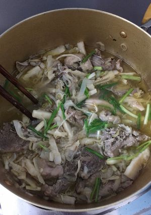 Hình của món Thịt gà nấu măng.