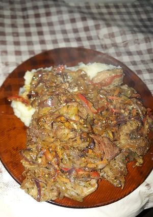 Una foto de Bifes con verdura y puré de papa
