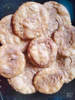 जीरा पूरी (jeera puri recipe in hindi) रेसिपी मुख्य फोटो
