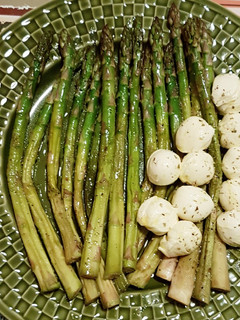 Una foto de Espárragos Verdes con Mozzarella