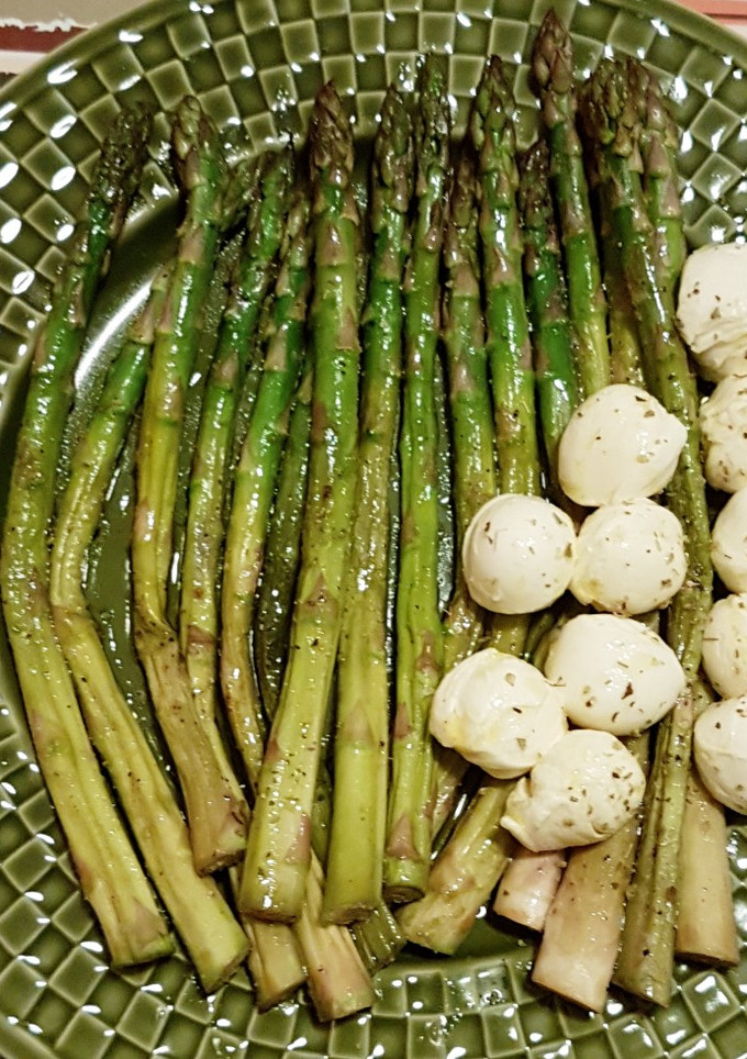 Una foto de Espárragos Verdes con Mozzarella