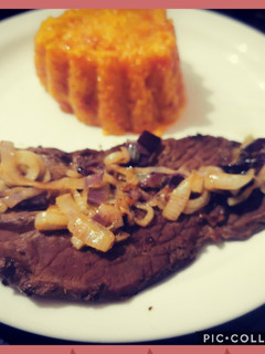 Una foto de Churrasco con cebolla de verdeo