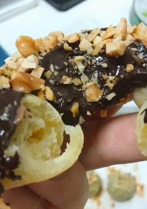 A picture of No-Fry, Nutty Chocolate-Filled Donuts 🍩.