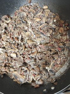 Una foto de Revuelto de champiñones y jamón