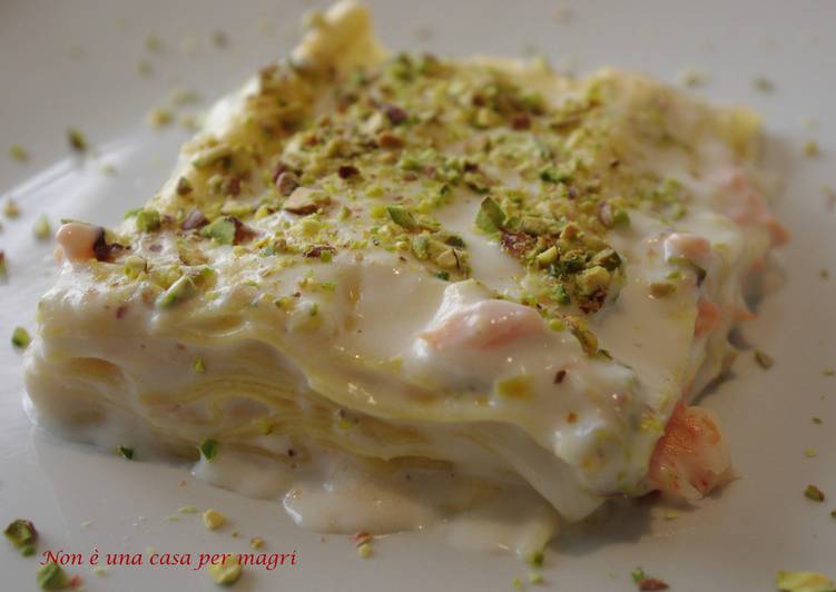 Step-by-Step Guide to Prepare Fatto in casa Lasagne al salmone affumicato, besciamella e pistacchi