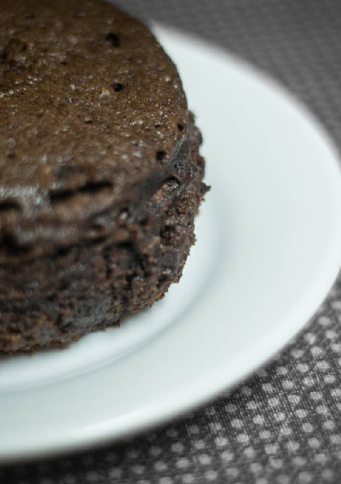 Una foto de Mini-bizcocho de chocolate al micro en 3 minutos