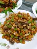 Tumis kacang arab (garbanzo) dengan buncis dan jamur