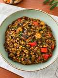 Arroz negro meloso con calamares y gambas