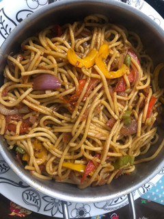 नूडल्स (Noodles recipe in hindi) रेसिपी मुख्य फोटो