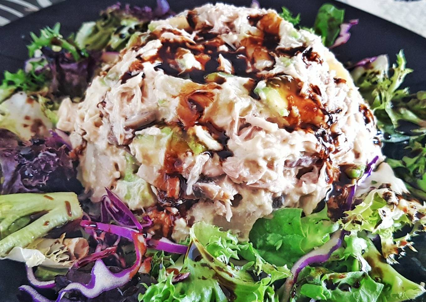 Ensalada de Pollo, Aguacate, Champiñones y Piña