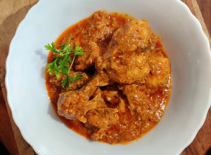 A picture of CREAMY CHICKEN CURRY with PERI PERI MASALA.