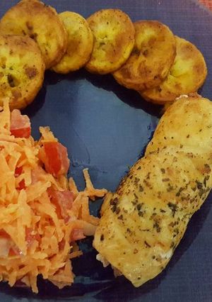 Una foto de Milanesa de pollo rellena de queso de cabra y tocino