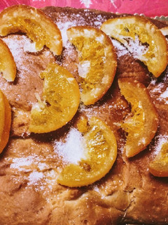 Una foto de Torta de queso crema con naranja escarchada
