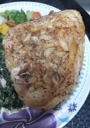 A picture of Norwegian Garlic Thyme Chicken.