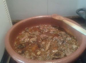 Foto principal de Conejo de monte con setas de cardo
