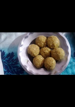 ड्राई फ्रूट्स लड्डू (dry fruits ladoo recipe in Hindi) रेसिपी मुख्य फोटो