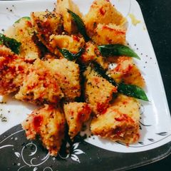A picture of Beetroot rava dhokla.