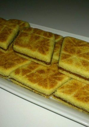 Une photo de B'radj/ M'bardja ou losanges fourrés de pate de dattes❤