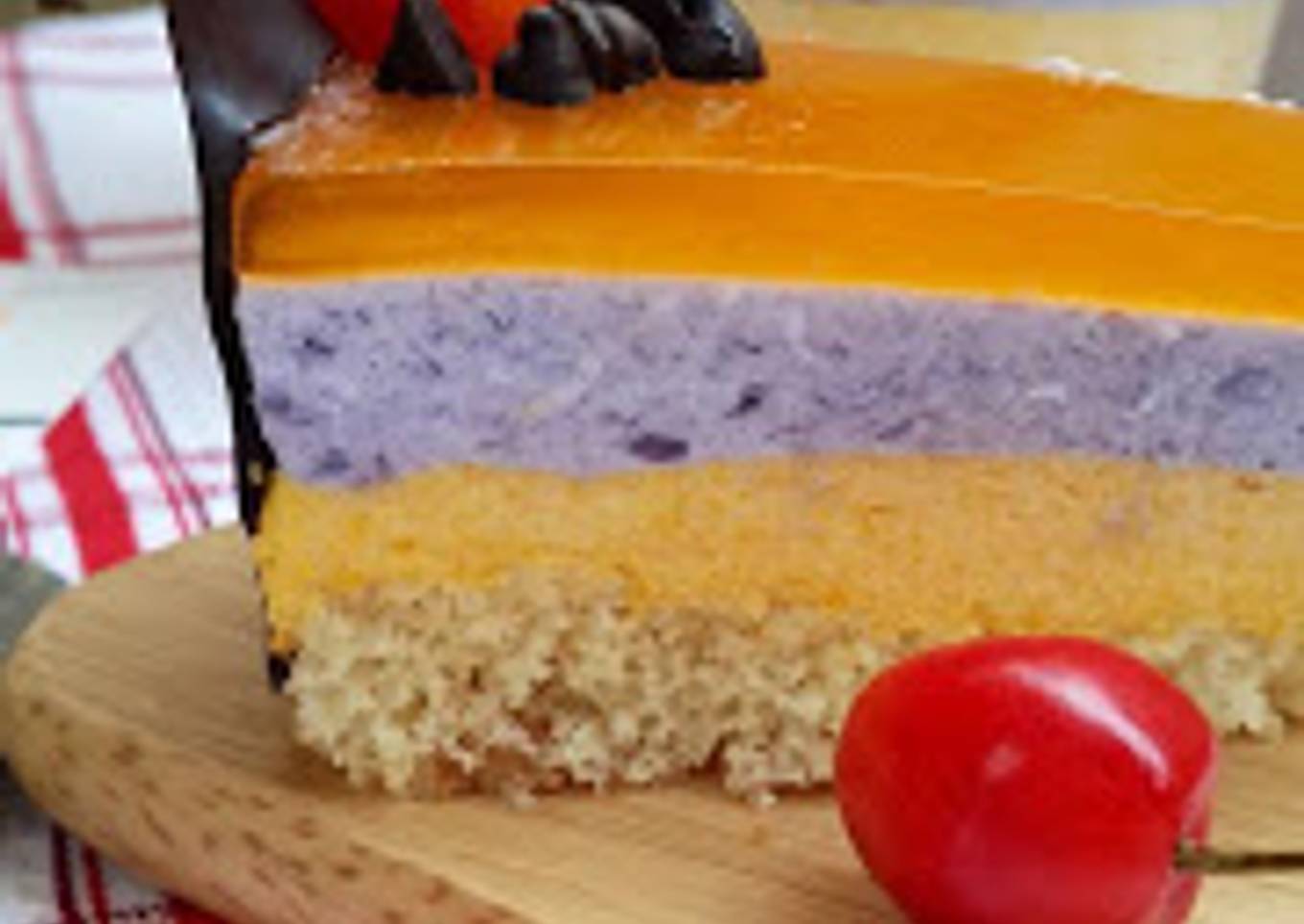 Mango-blackcurrant mousse cake with apricot jelly