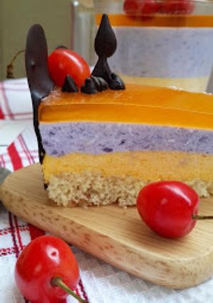A picture of Mango-blackcurrant mousse cake with apricot jelly.