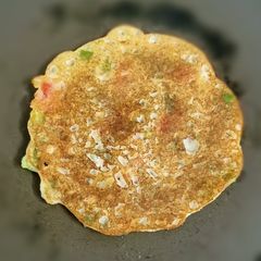 A picture of Vegetable Uttapam.