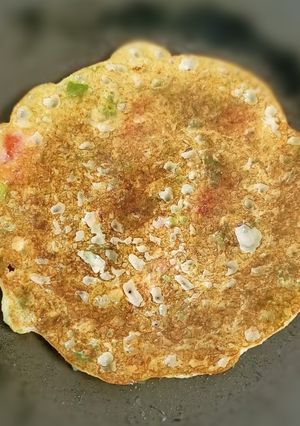 A picture of Vegetable Uttapam.
