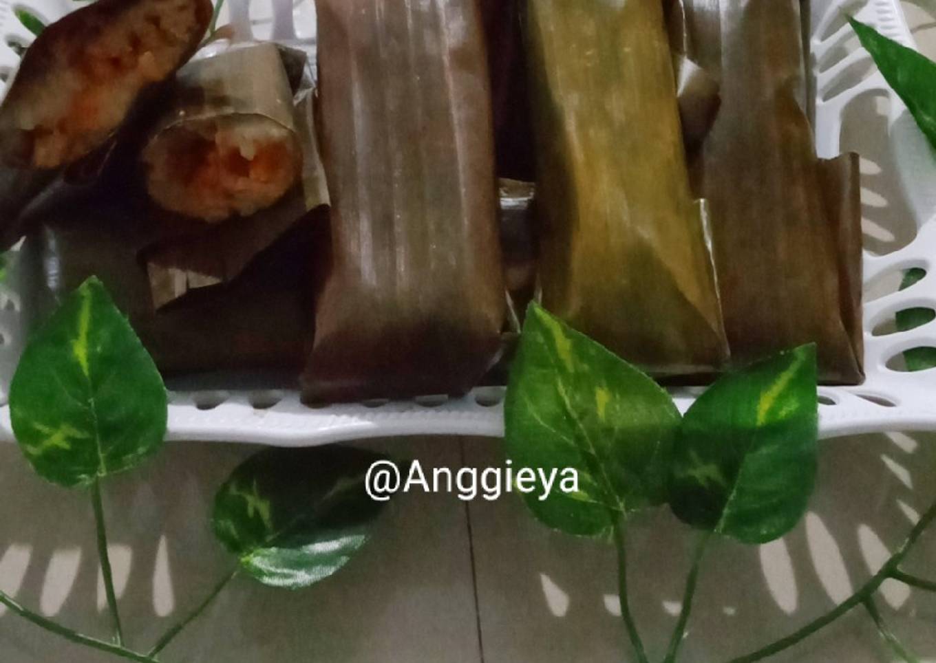 Arem-arem Nasi (olahan nasi sisa)
