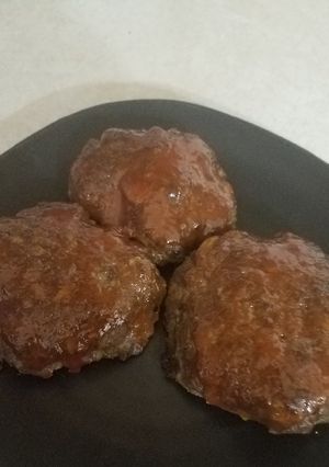 A picture of Meatloaf with glaze.