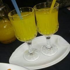 A picture of Pineapple and ginger juice.