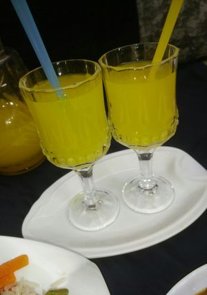 A picture of Pineapple and ginger juice.