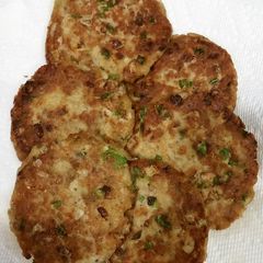 A picture of Salmon Patties.