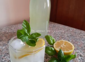 Une photo de Citronnade citron basilic 🍋🌱