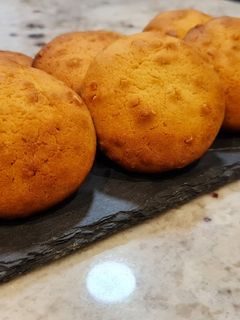 Una foto de Galletas de leche condensada y almendra