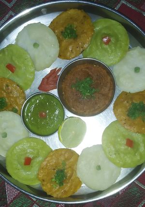 पोहा इडली (poha idli recipe in marathi) रेसिपी चे मुख्य फोटो