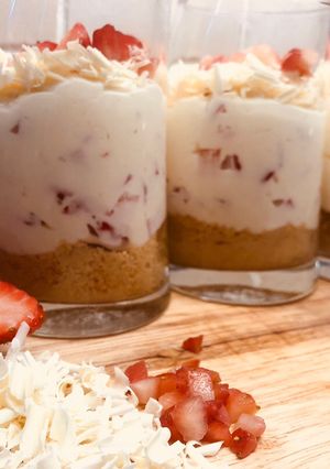 A picture of Strawberry & White Chocolate Cheesecake.