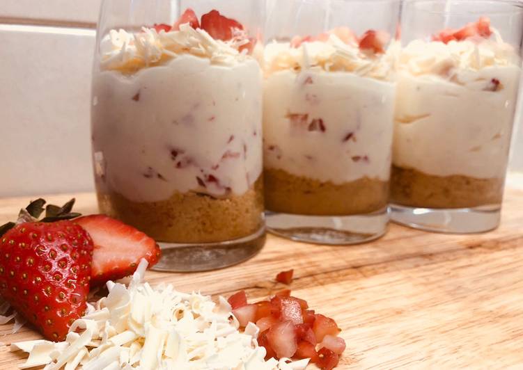 Easiest Way to Prepare Speedy Strawberry &amp; White Chocolate Cheesecake