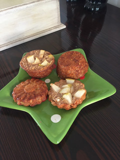 Una foto de Muffins de avena y manzana 🍎(sin harina)