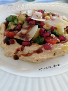 Una foto de Ensalada de hummus