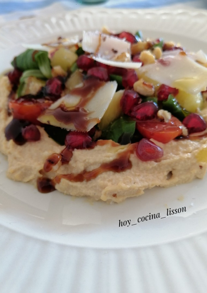 Una foto de Ensalada de hummus