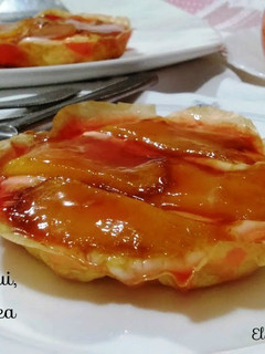 Una foto de Canastillas de caqui sobre mus de queso