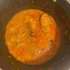 A picture of Kaadai (quail) gravy.