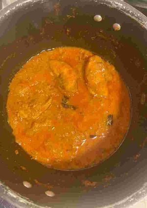 A picture of Kaadai (quail) gravy.