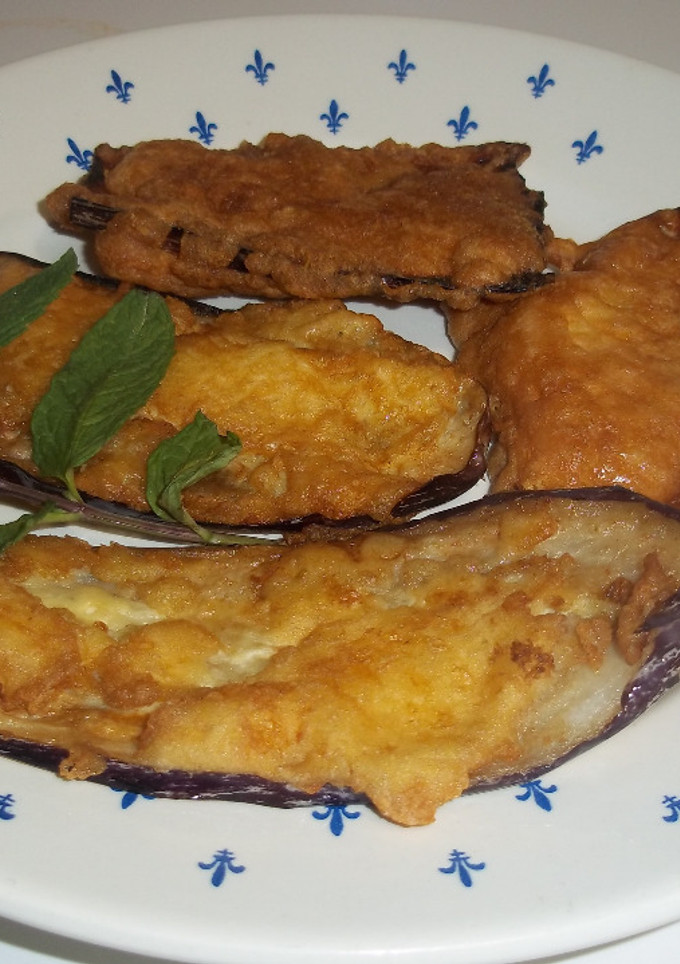 Una foto de Berenjenas rebozadas con queso rallado y en polvo