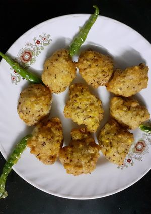 A picture of Moong dalvada.