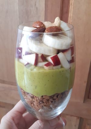 รูปของ "กราโนล่ากับครีมกีวีอะโวคาโด" 🥑🥝🥜
