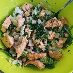 Caesar salad with chickpeas and garlic dressing 💚 A picture of Caesar salad with chickpeas and garlic dressing 💚.