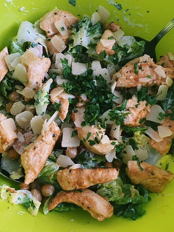 Easy Steps to Prepare Caesar salad with chickpeas and garlic dressing 💚 the Awesome  So Delicious