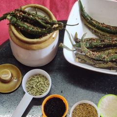 A picture of Instant green chilli pickle.