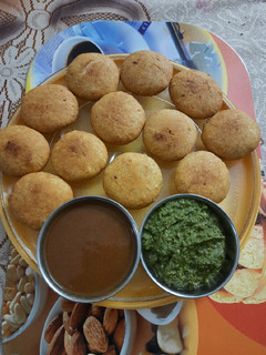 ખસ્તા કચોરી (Khasta Kachori Recipe in Gujarati) રેસીપી મુખ્ય ફોટો