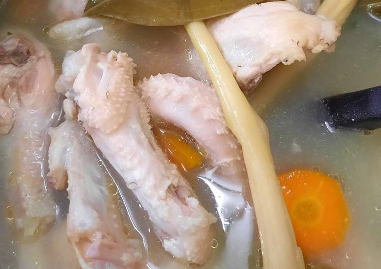 Langkah Mudah untuk Membuat Sup Ayam Kampung gurih dan empuk Anti Gagal